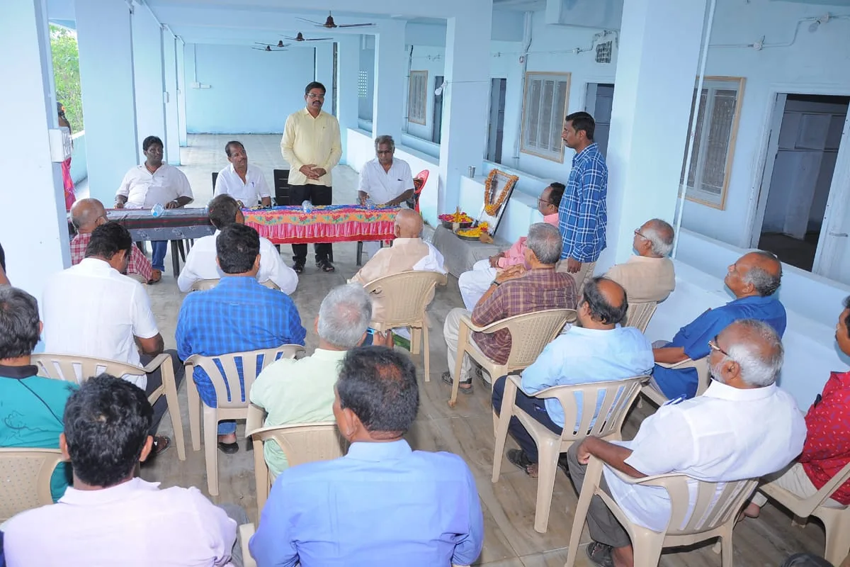A Community of Devotees